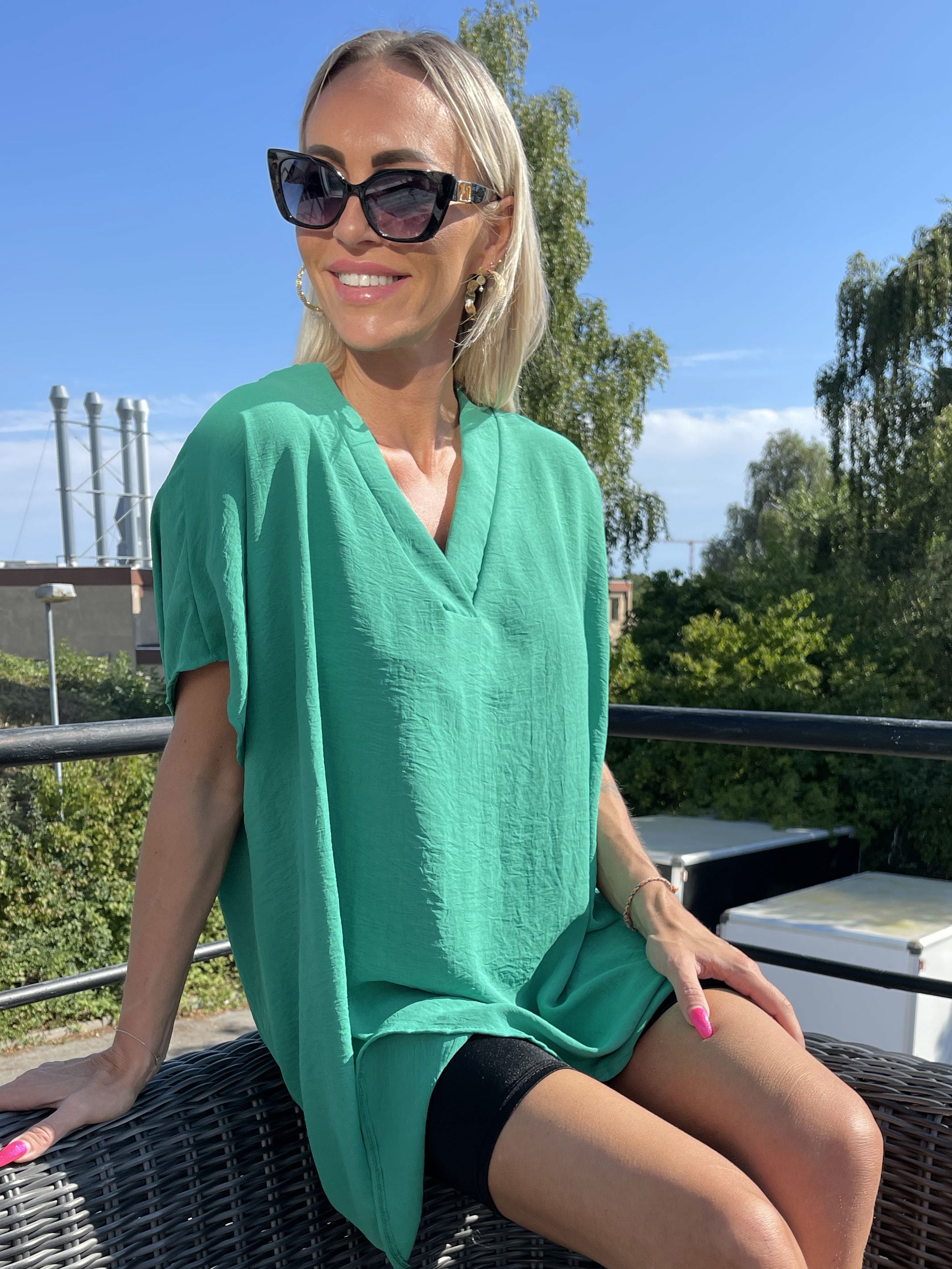 Katrine - Tunika med blonde i ryggen